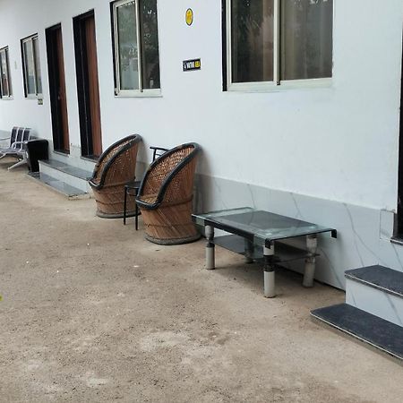 Maa Gayatri Dham Hotel Vrindávan Kültér fotó