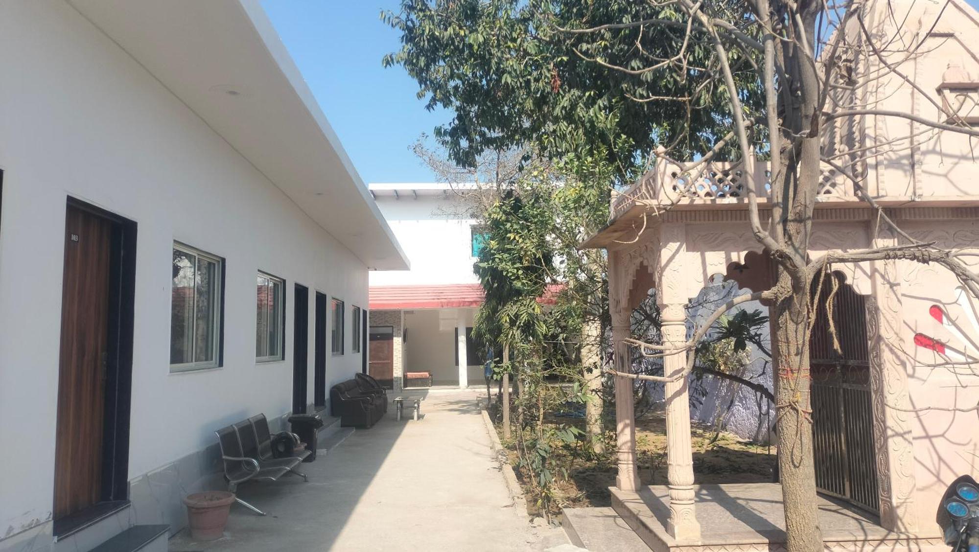 Maa Gayatri Dham Hotel Vrindávan Kültér fotó
