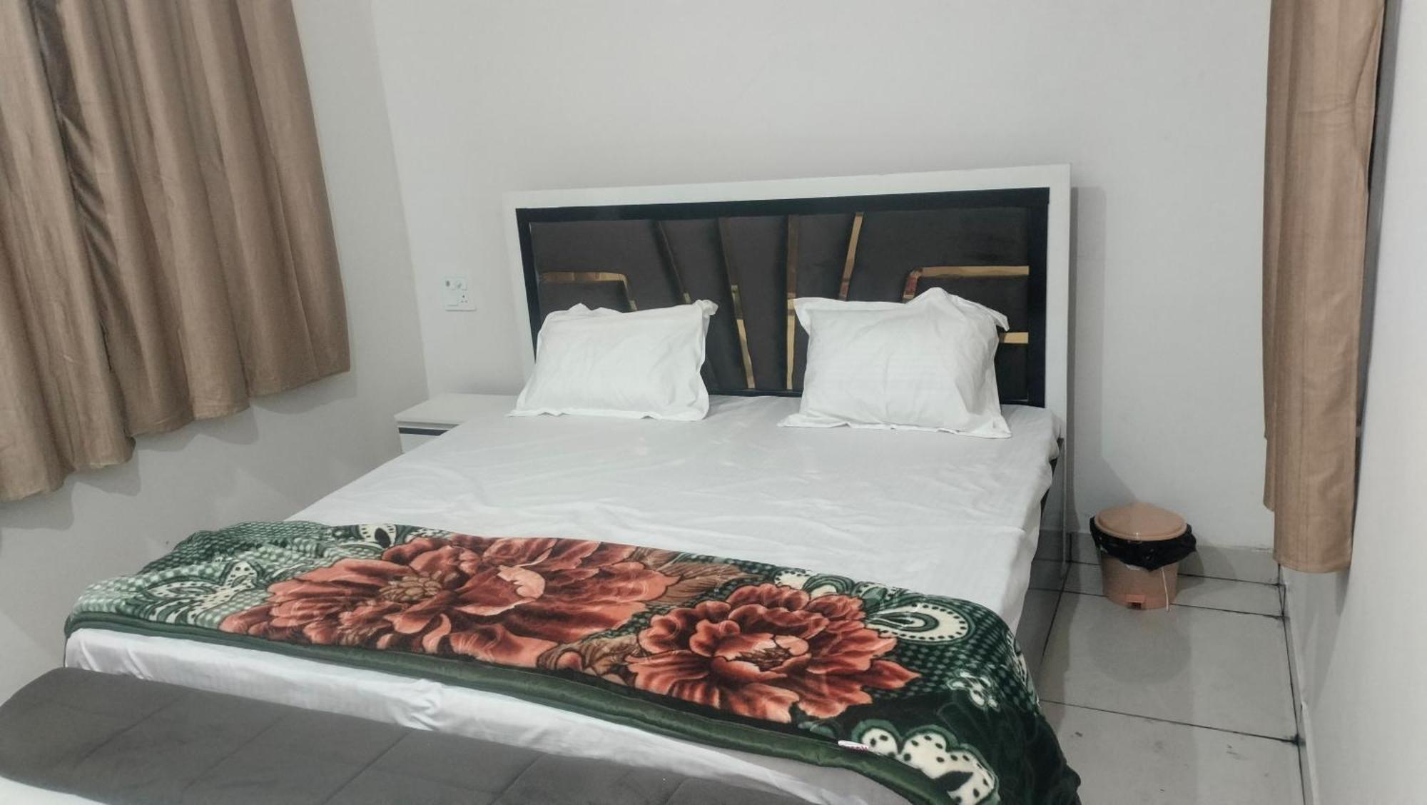 Maa Gayatri Dham Hotel Vrindávan Kültér fotó