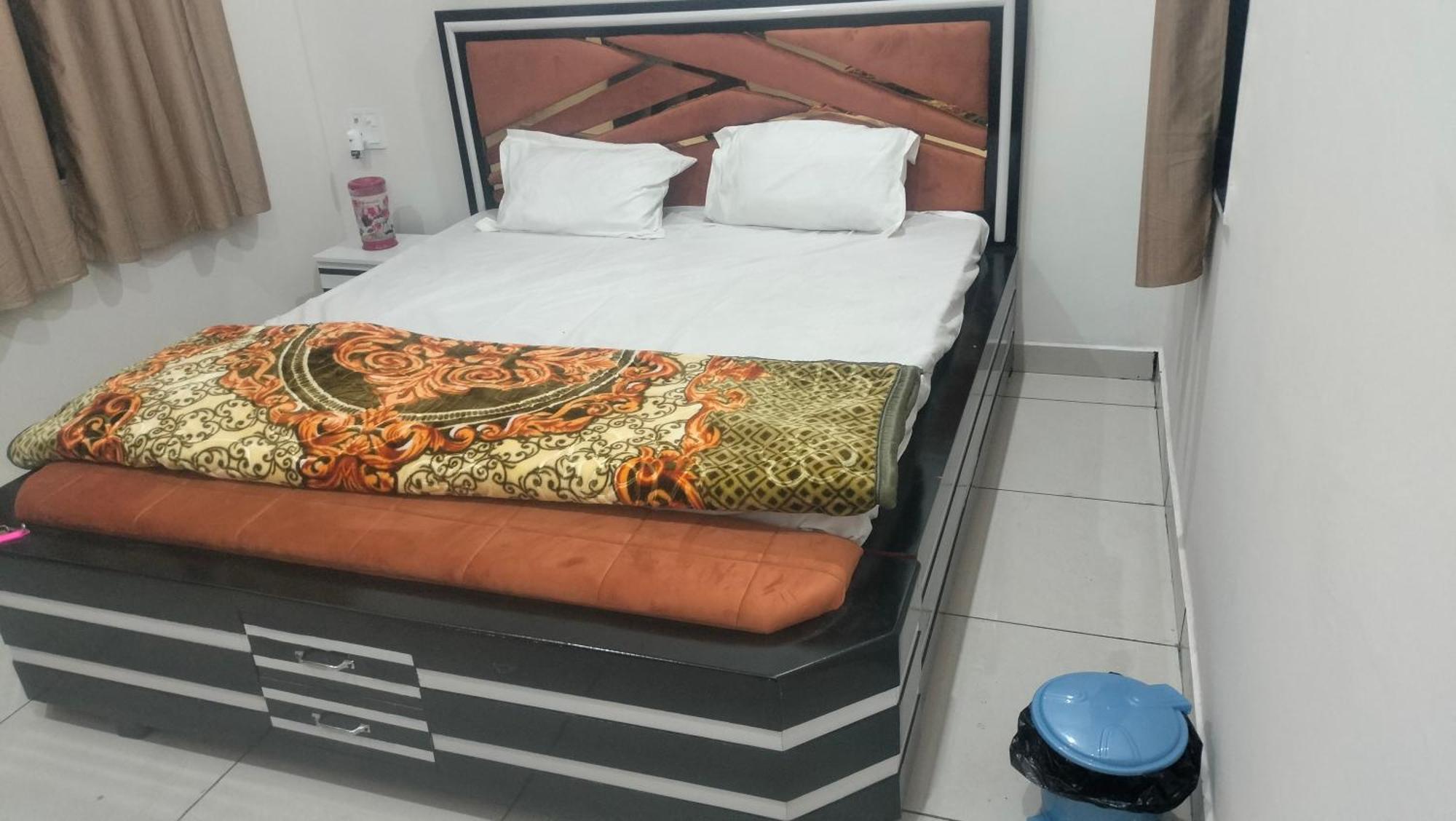 Maa Gayatri Dham Hotel Vrindávan Kültér fotó