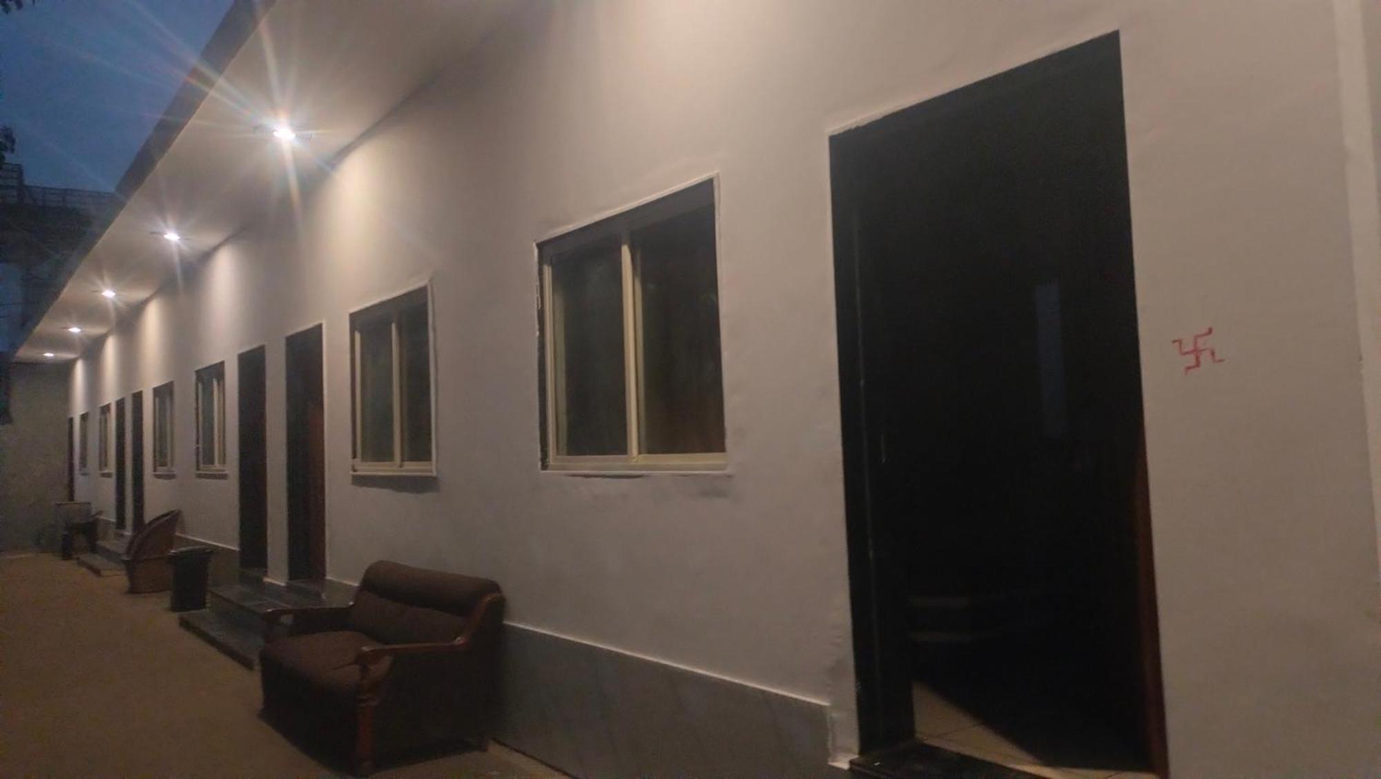 Maa Gayatri Dham Hotel Vrindávan Kültér fotó