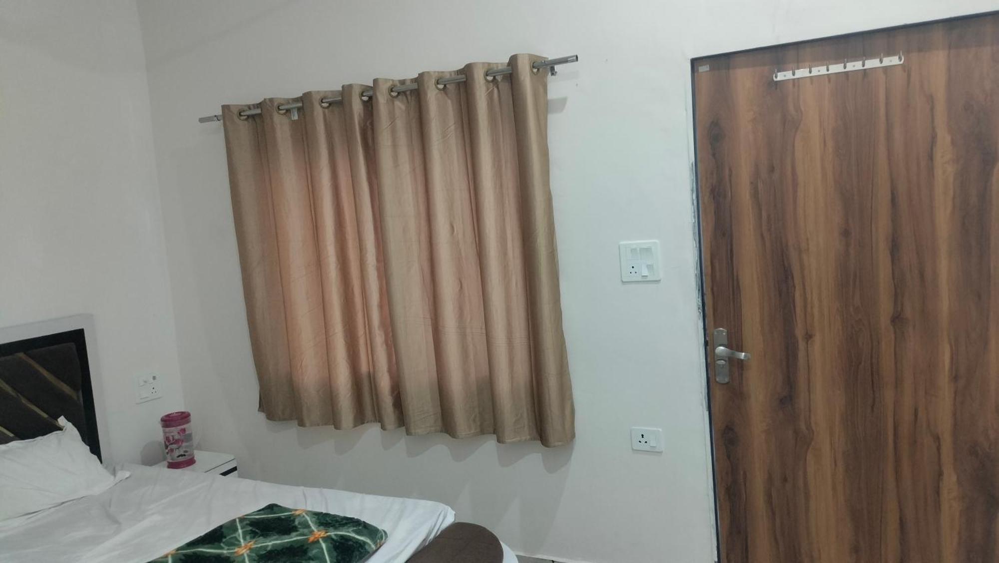 Maa Gayatri Dham Hotel Vrindávan Kültér fotó