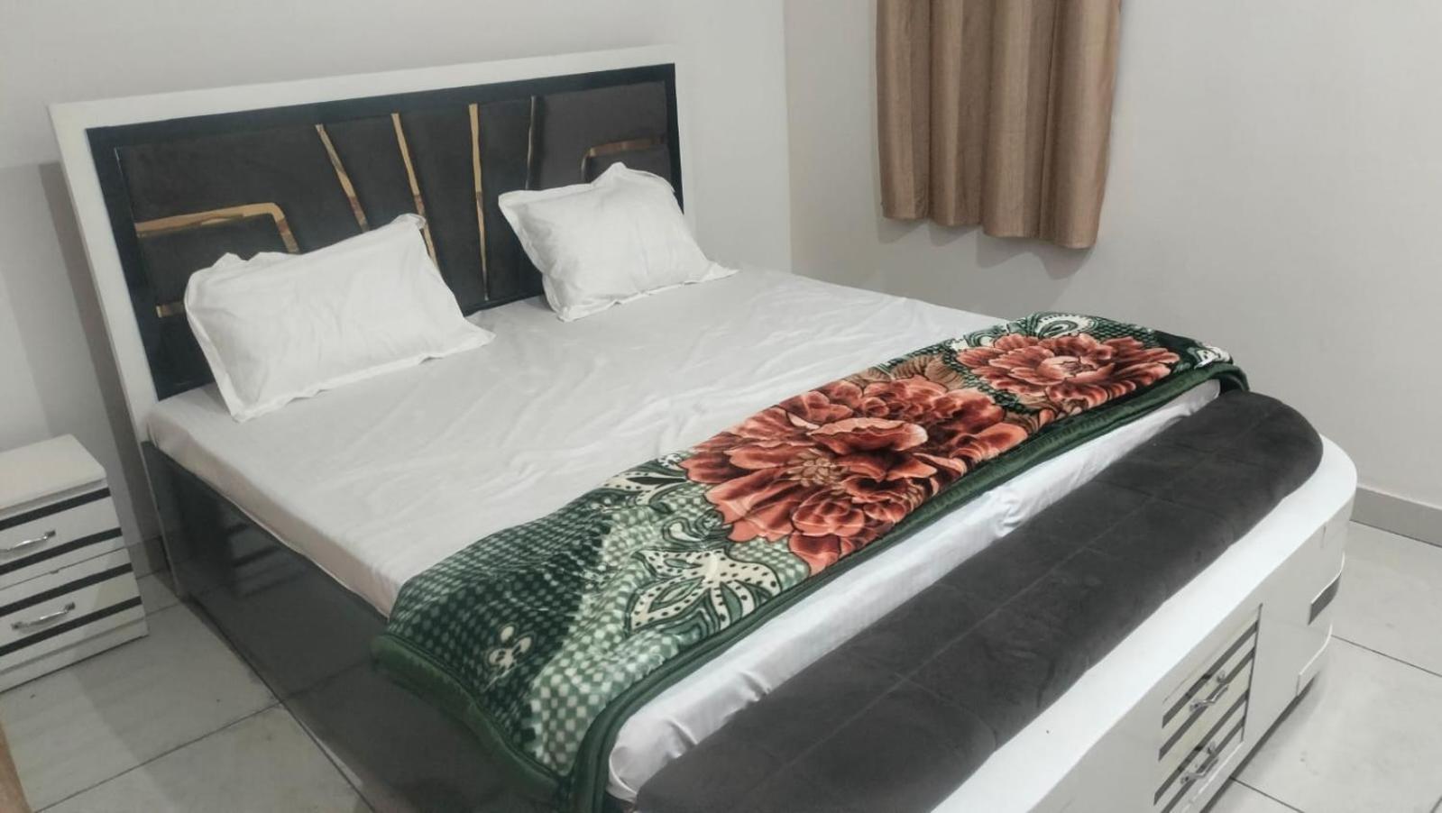 Maa Gayatri Dham Hotel Vrindávan Kültér fotó