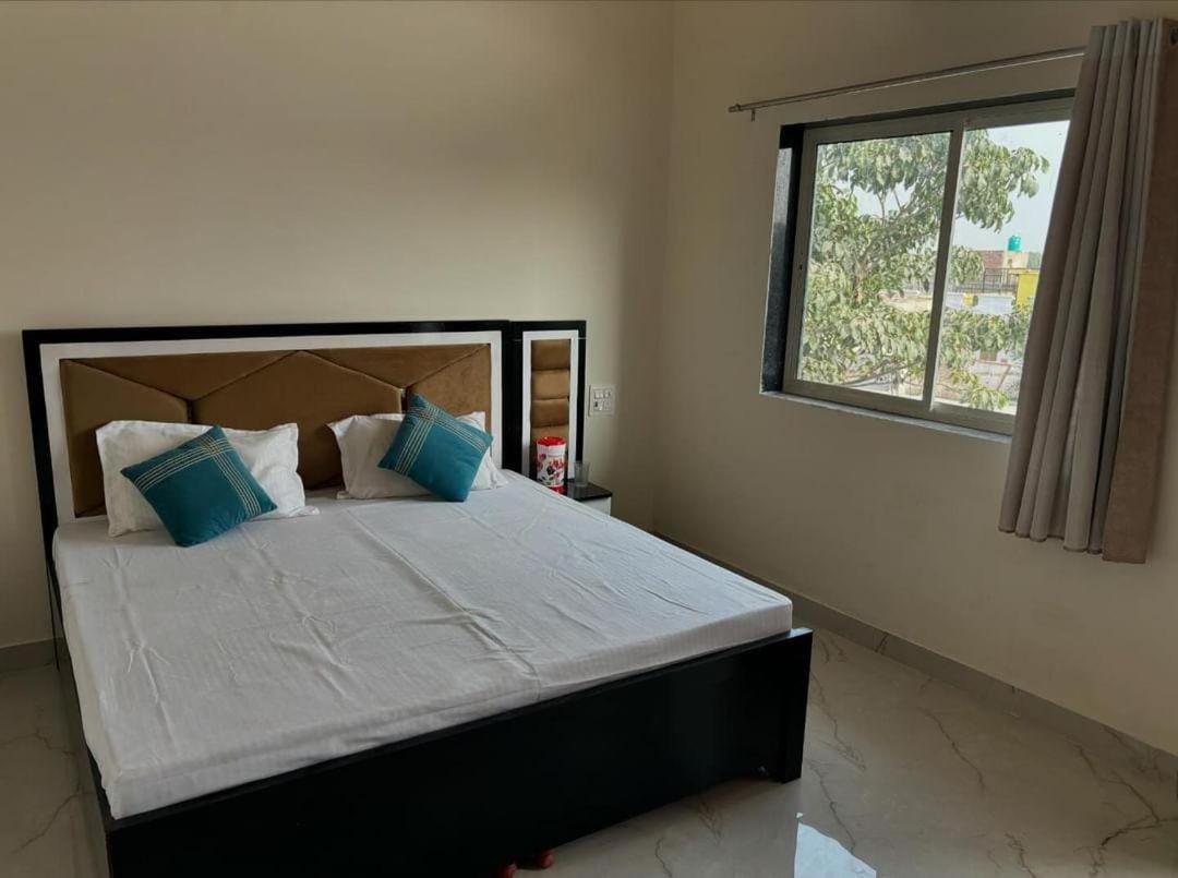Maa Gayatri Dham Hotel Vrindávan Kültér fotó